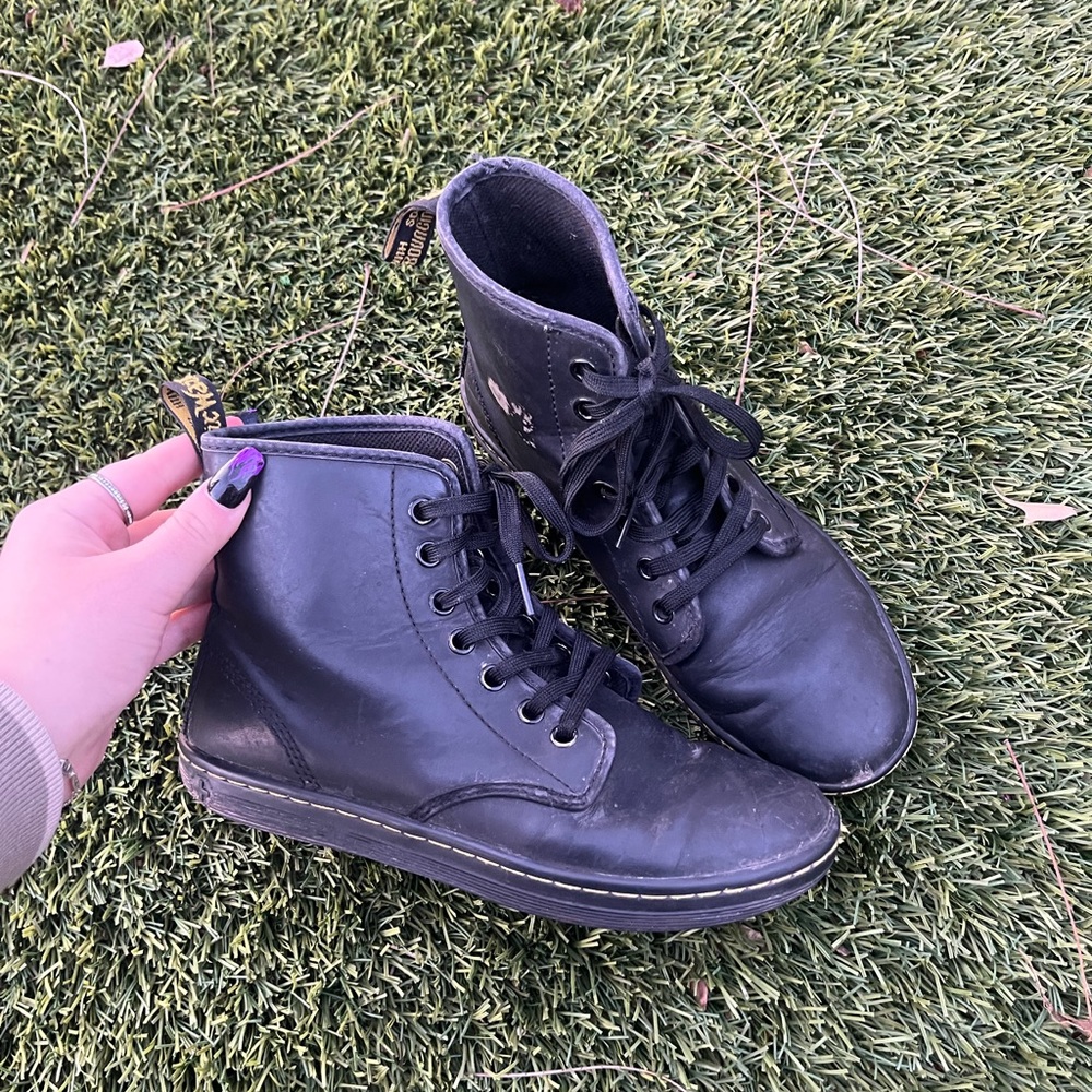 Dr. Martens Shoreditch Boots